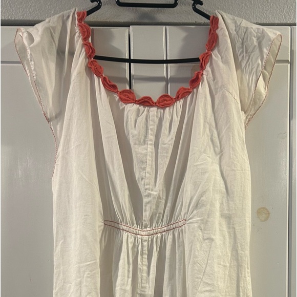 Beautiful cotton dress with a cute trim. - Picture 3 of 6